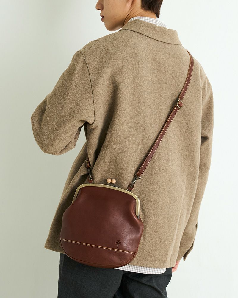 素材そのまま「すっぴん」レザーポシェット／がま口ポシェットの色：ダークブラウン