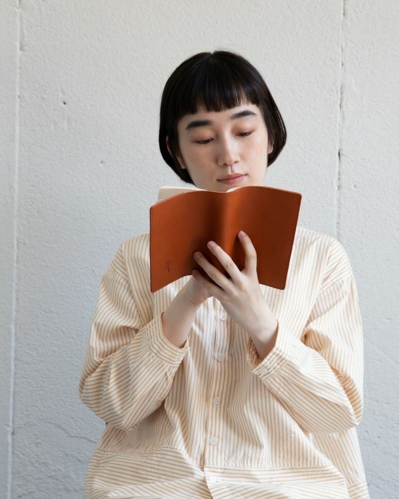 ブックカバーの色：キャメル