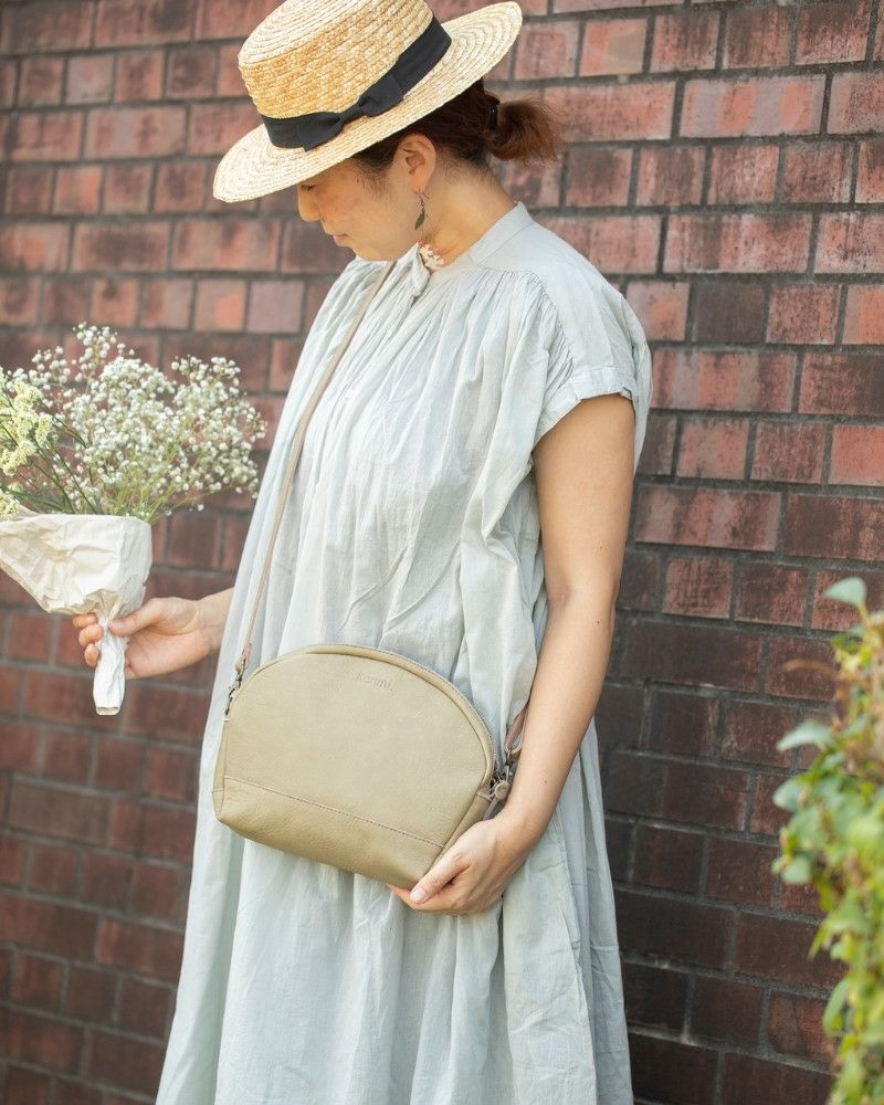 ポシェットの色：マウスグレー[終売]