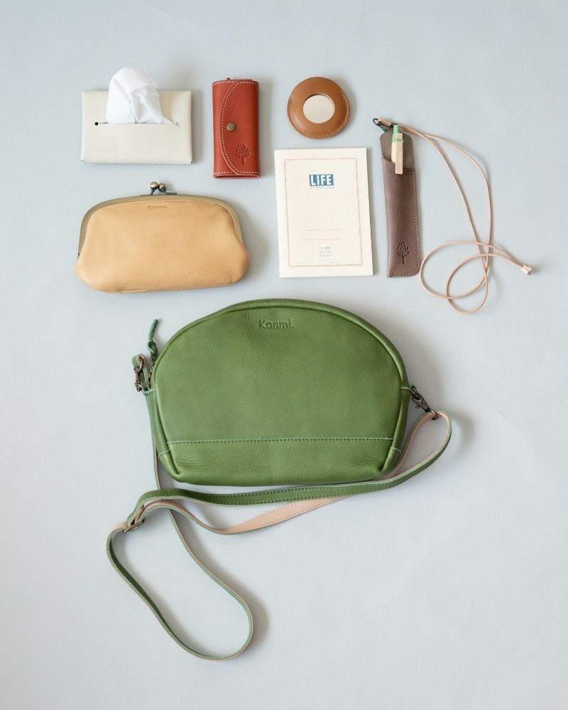 ポシェットの色：リーフグリーン