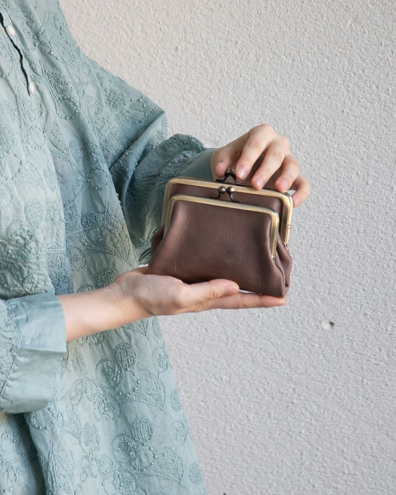 日々の買い物もスムーズ「ワラビー がま口ショートウォレット