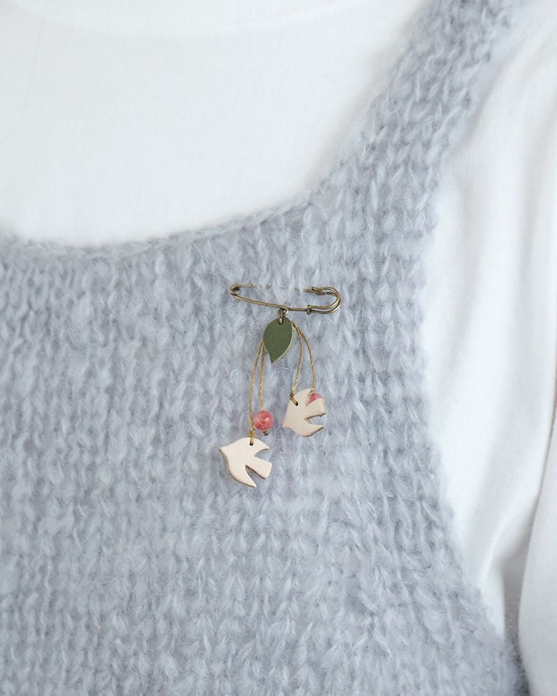 ブローチの色：バニラ