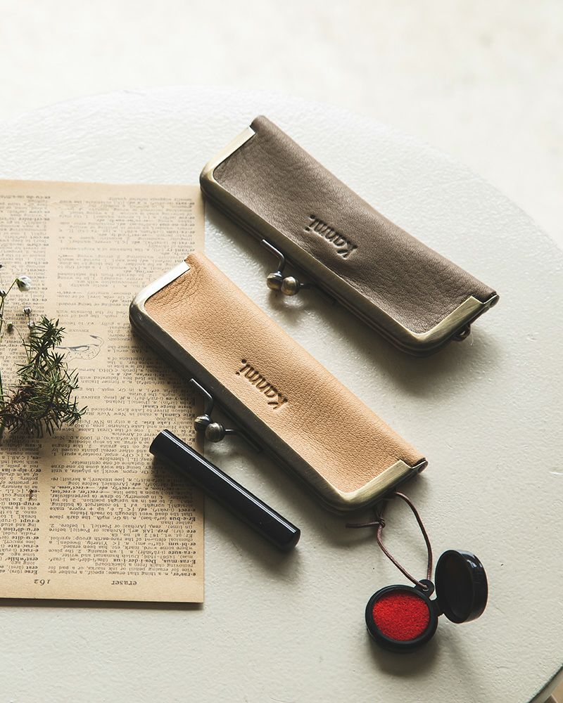 がま口印鑑ケースの色：上から　マウスグレー[終売]・ミルクティー[終売]