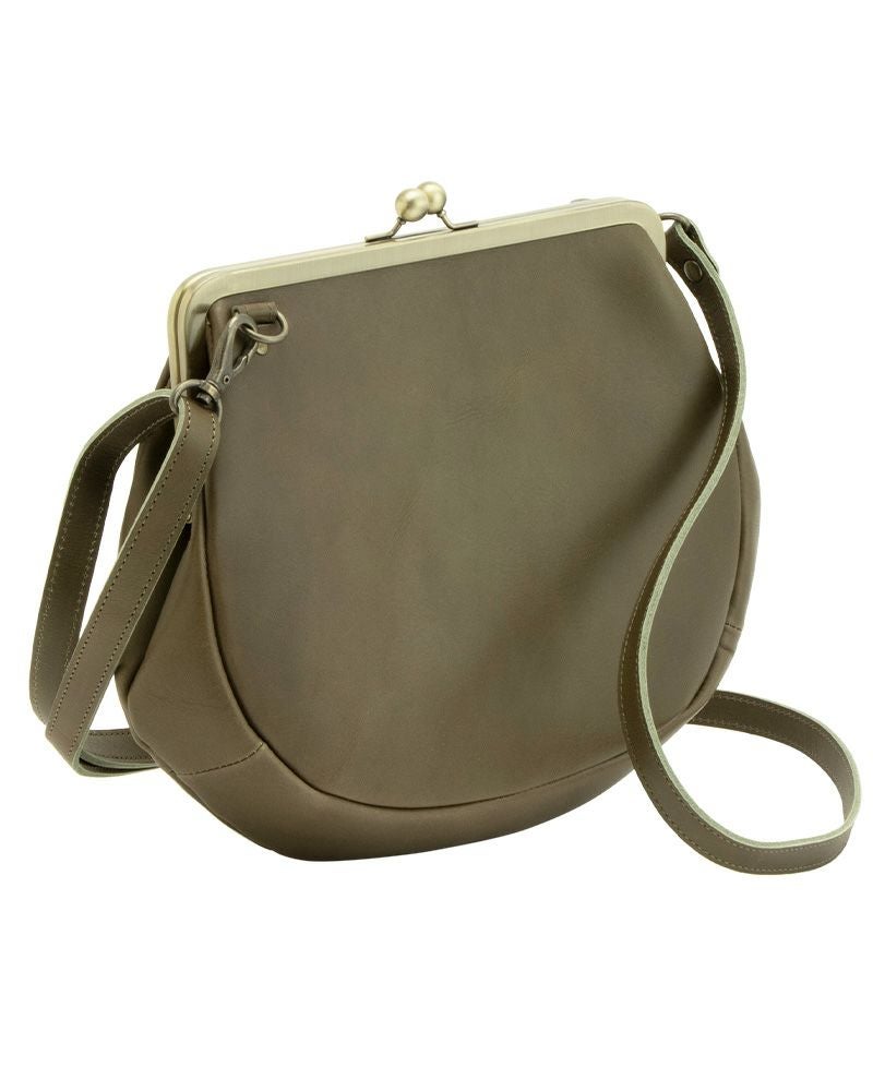 革の艶を楽しむ「しずく がま口ポシェット」 | Kanmi（カンミ）公式