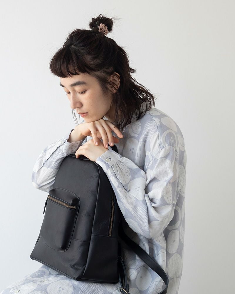 撥水レザーで雨の日も安心！Kanmiのスマイルリュックで毎日をもっと楽しく