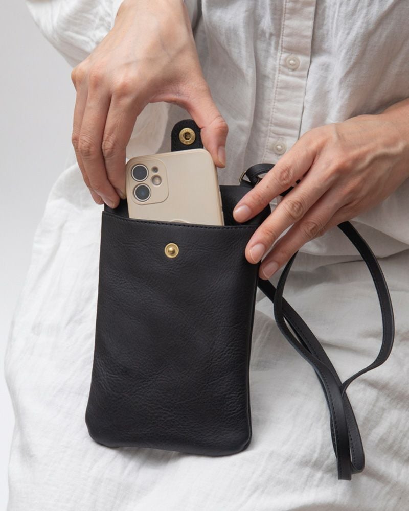 ポシェットの色：クロ