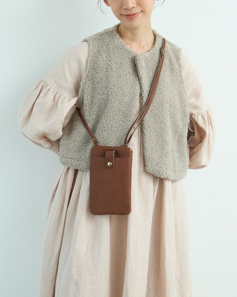 ポシェットの色：ダークブラウン