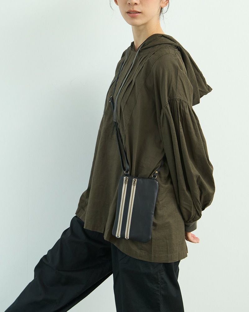 ポシェットの色：クロ