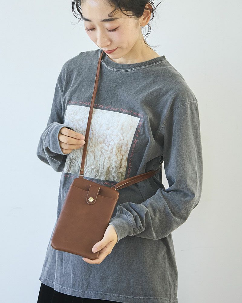 ポシェットの色：ダークブラウン