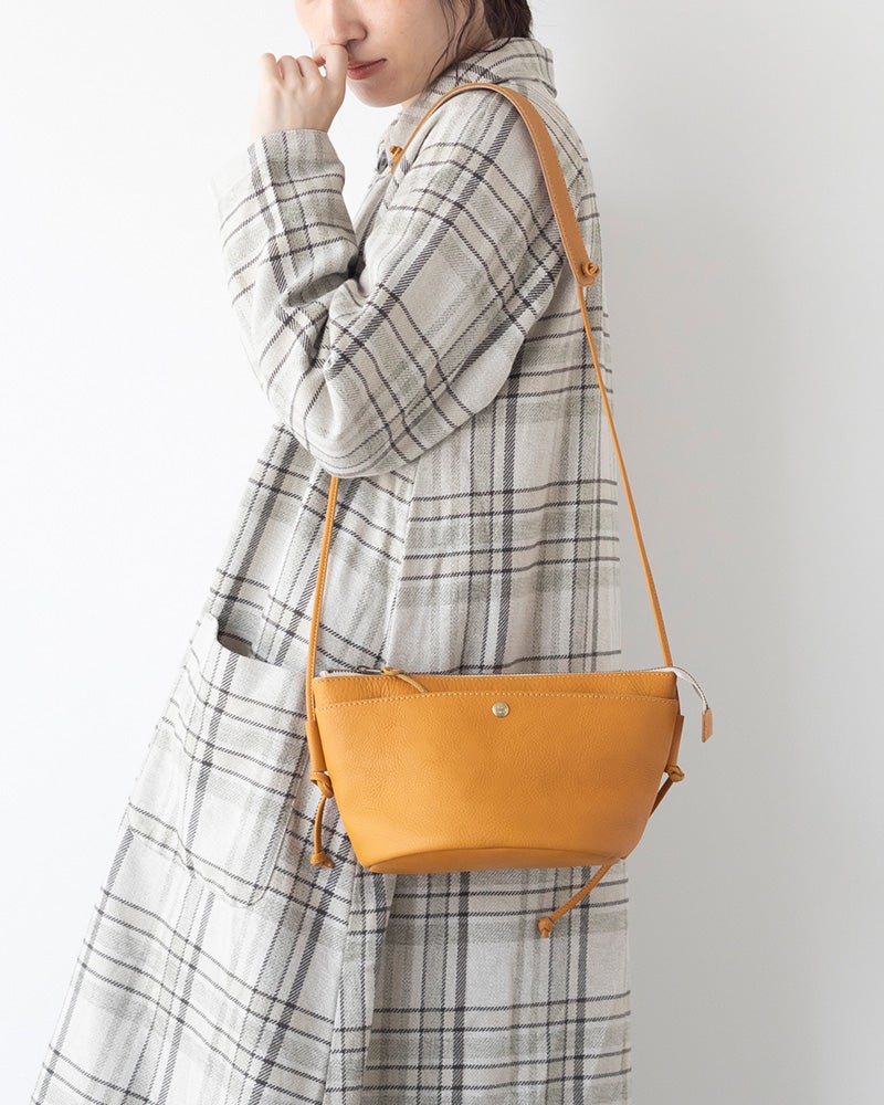 ポシェットの色：マスタード