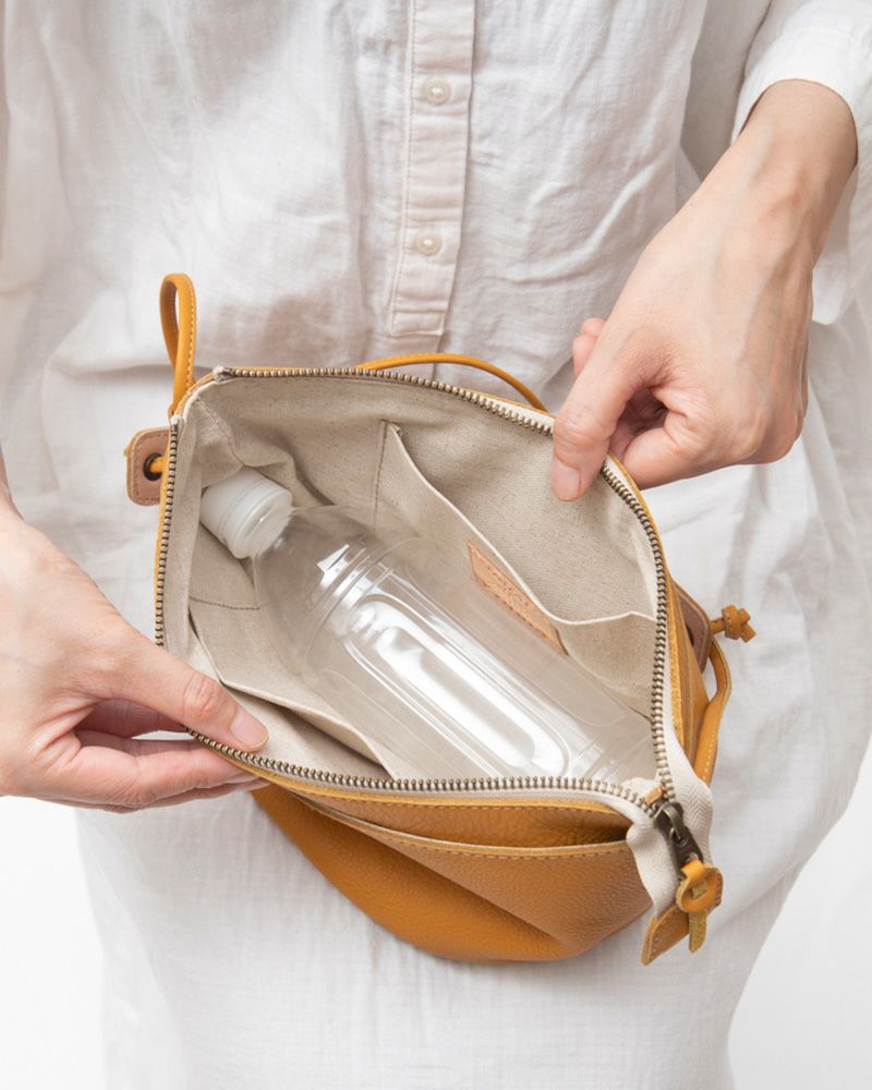 ポシェットの色：マスタード