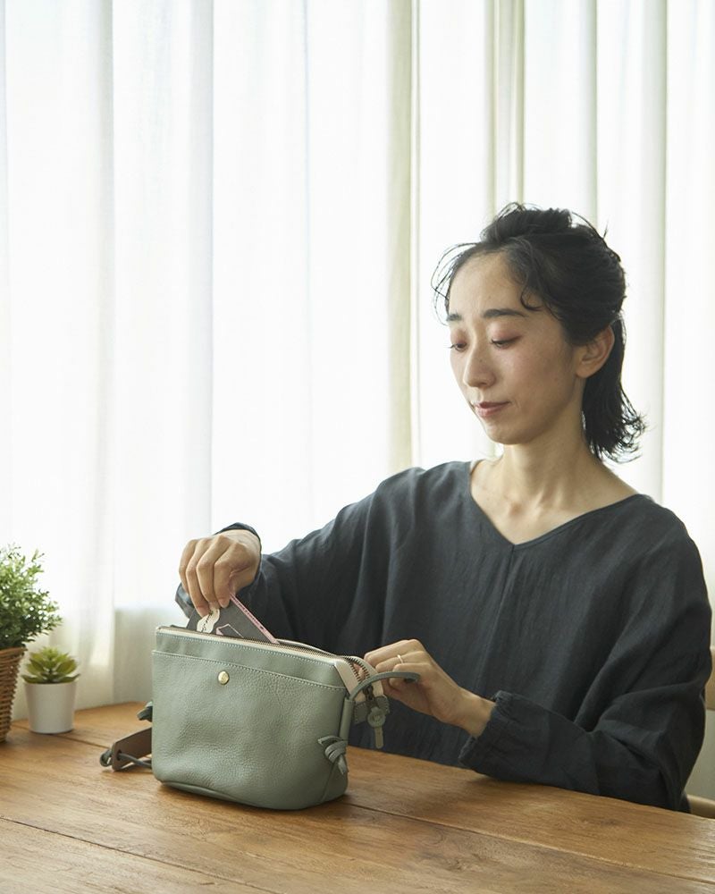 ポシェットの色：キャットブルー