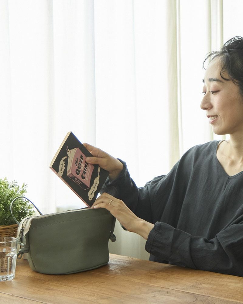 ポシェットの色：キャットブルー