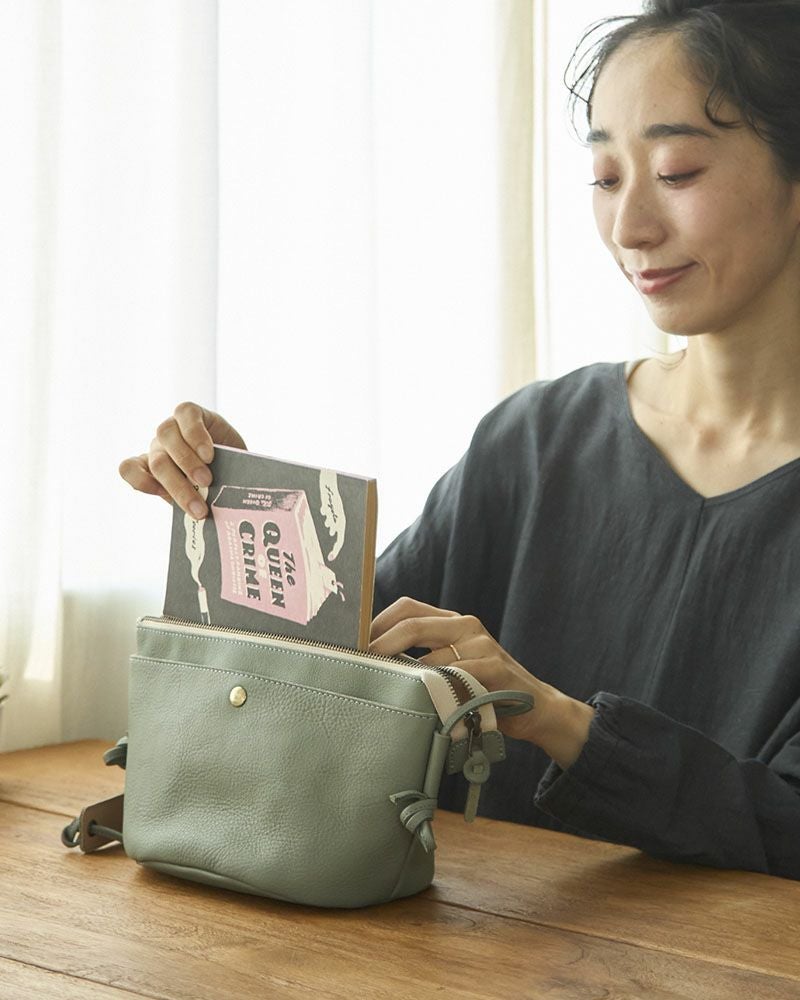 ポシェットの色：キャットブルー