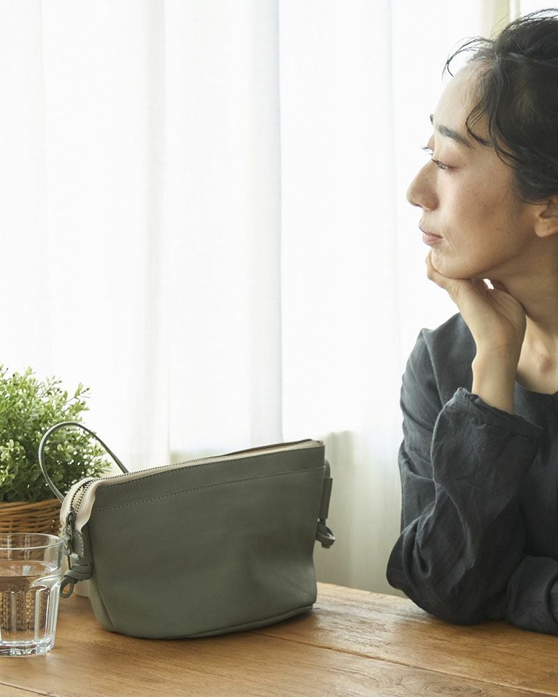 ポシェットの色：キャットブルー