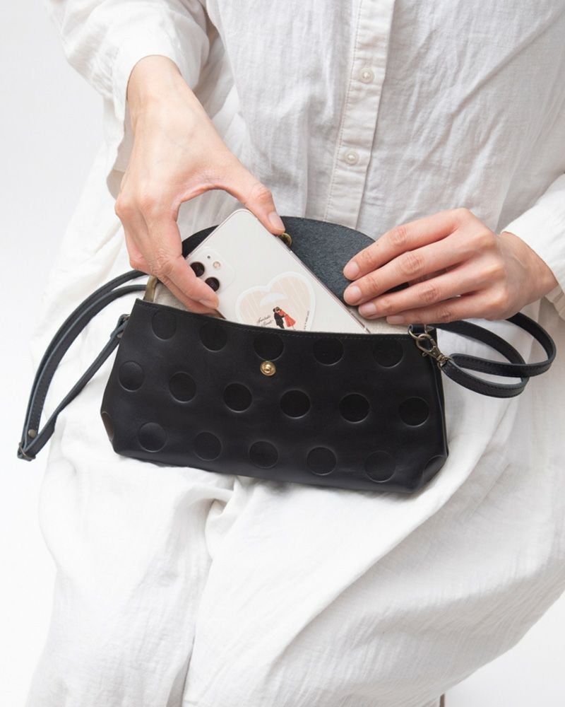 便利なショルダー付きお財布「キャンディ ルーフがま口お財布