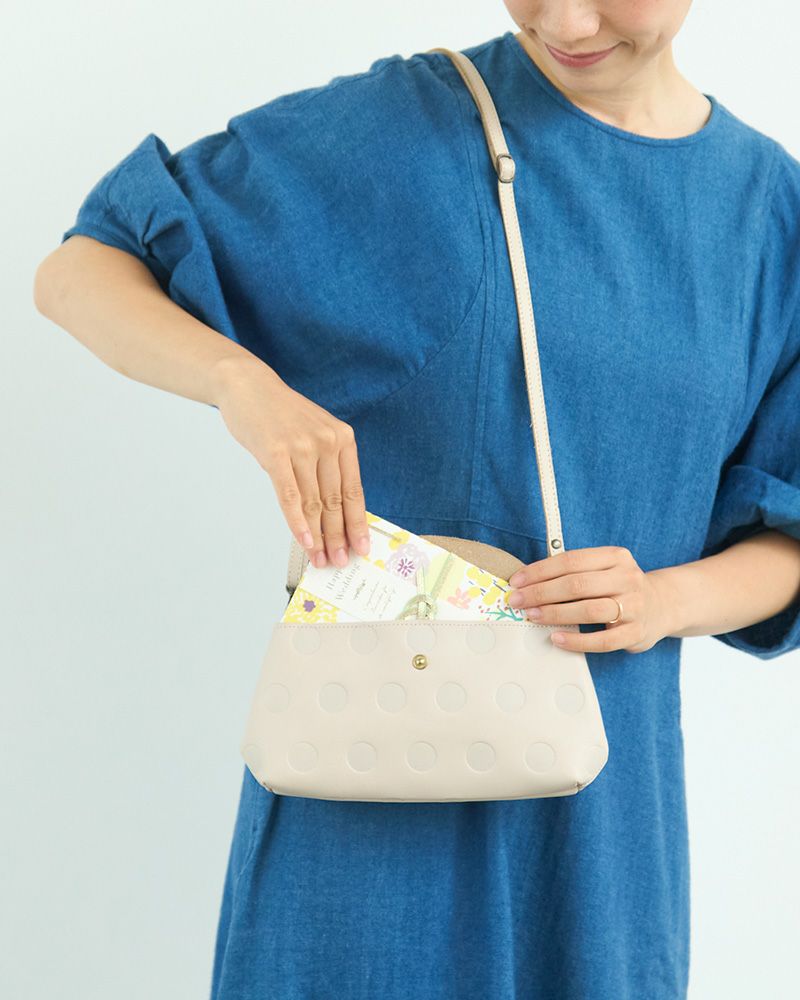 がま口長財布の色：バニラ