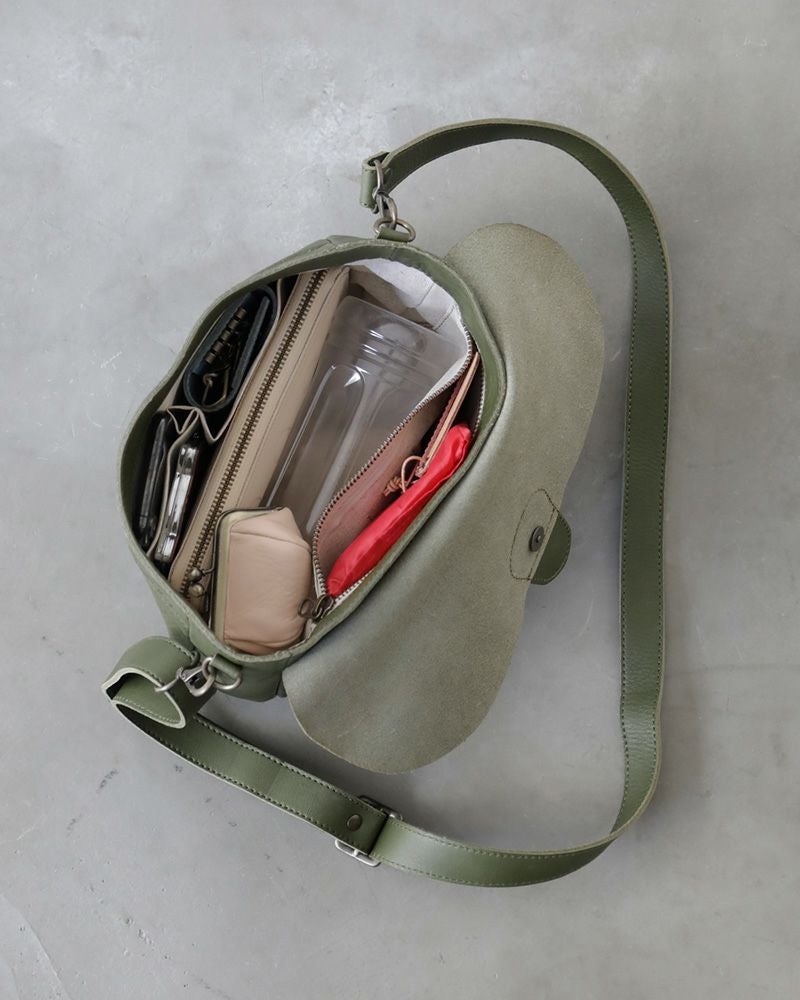 ショルダーバッグの色：グリーン