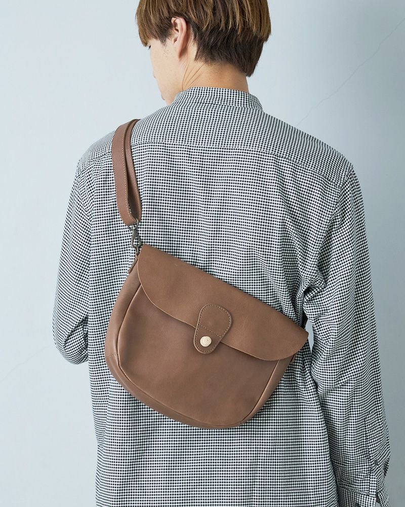 ショルダーを短くすればボディバッグのように