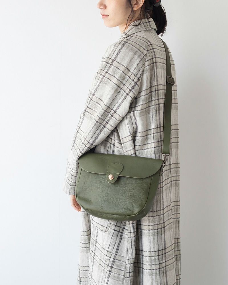 ショルダーバッグの色：グリーン