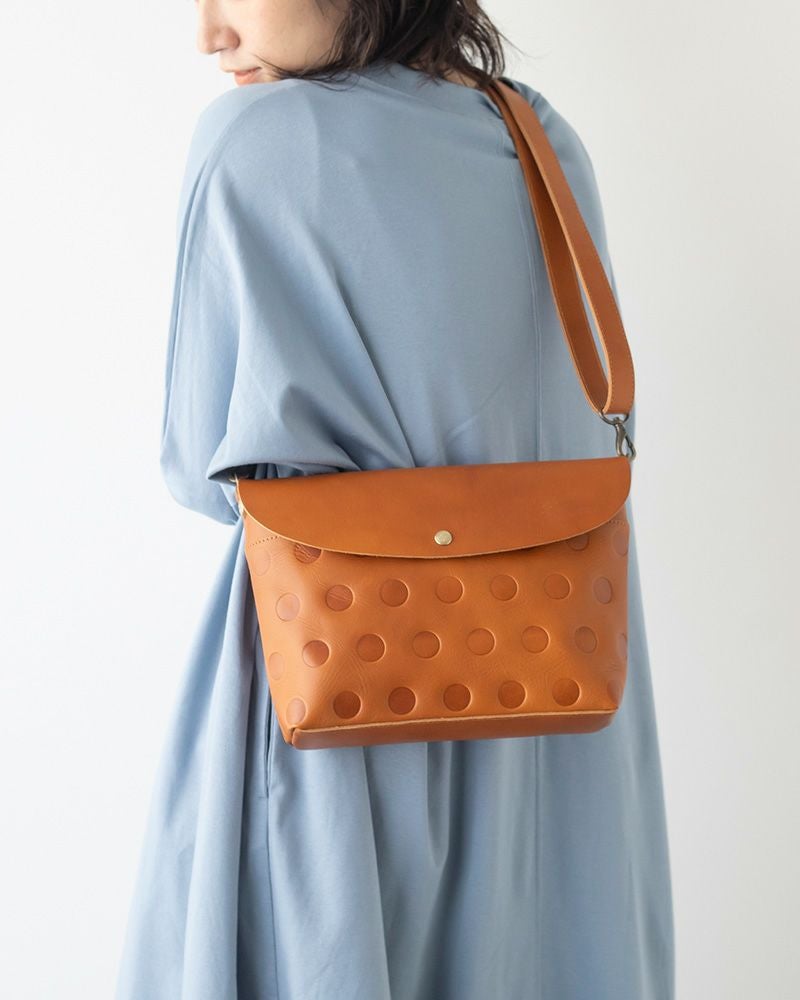 ショルダーバッグの色：キャラメル