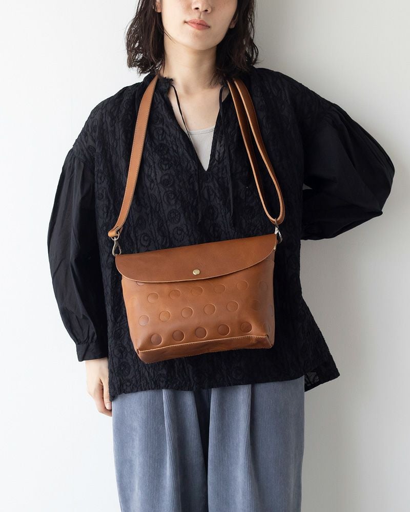 ショルダーバッグの色：アッシュグレー