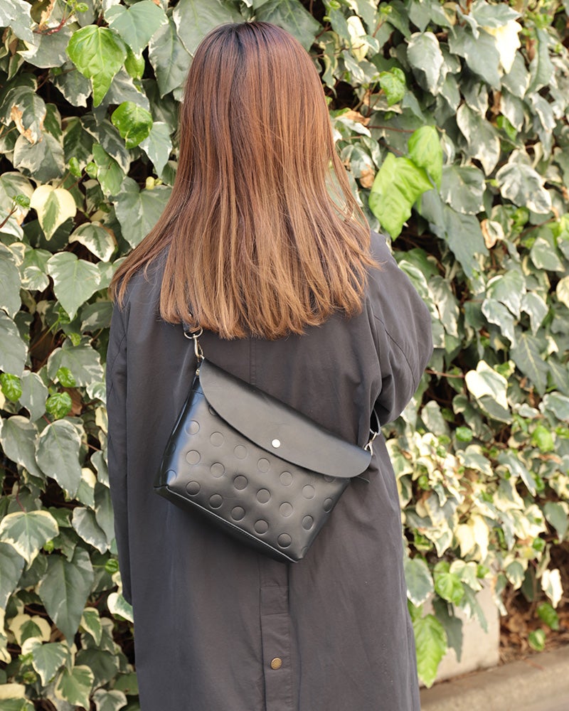 最終価格　kanmi カンミ　キャンディ　ショルダーバッグ　アッシュグレー さらに使いやすくなって再登場！「キャンディ ショルダーバッグ