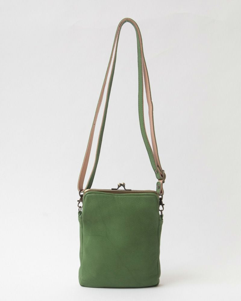 がま口ポシェットの色：リーフグリーン