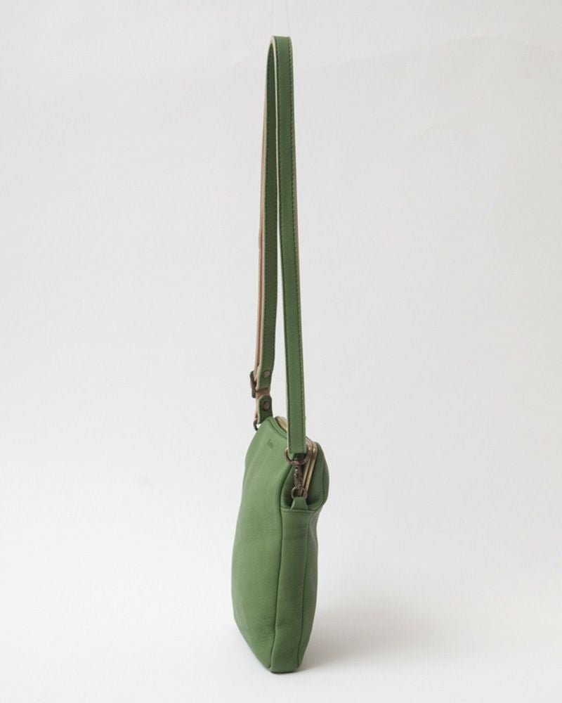 がま口ポシェットの色：リーフグリーン