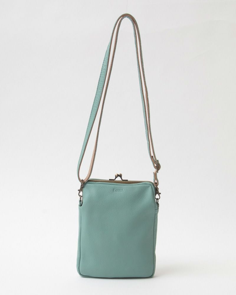 トーストみたいな四角がかわいい「フカフカ がま口 スマートポシェット