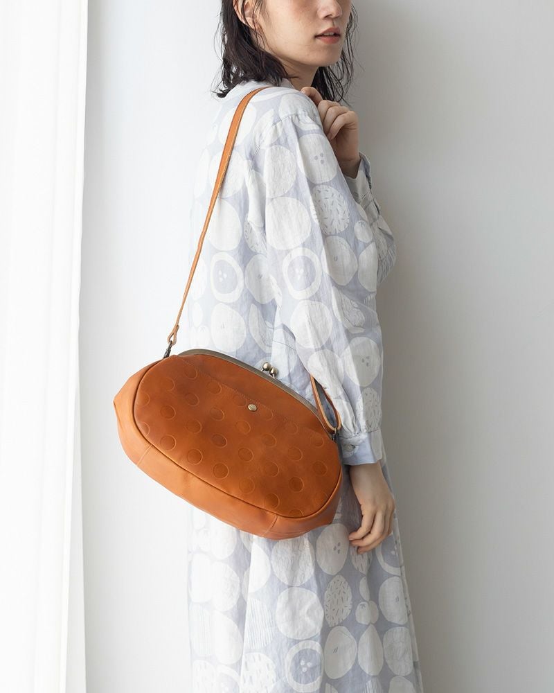 がま口ショルダーバッグの色：キャラメル