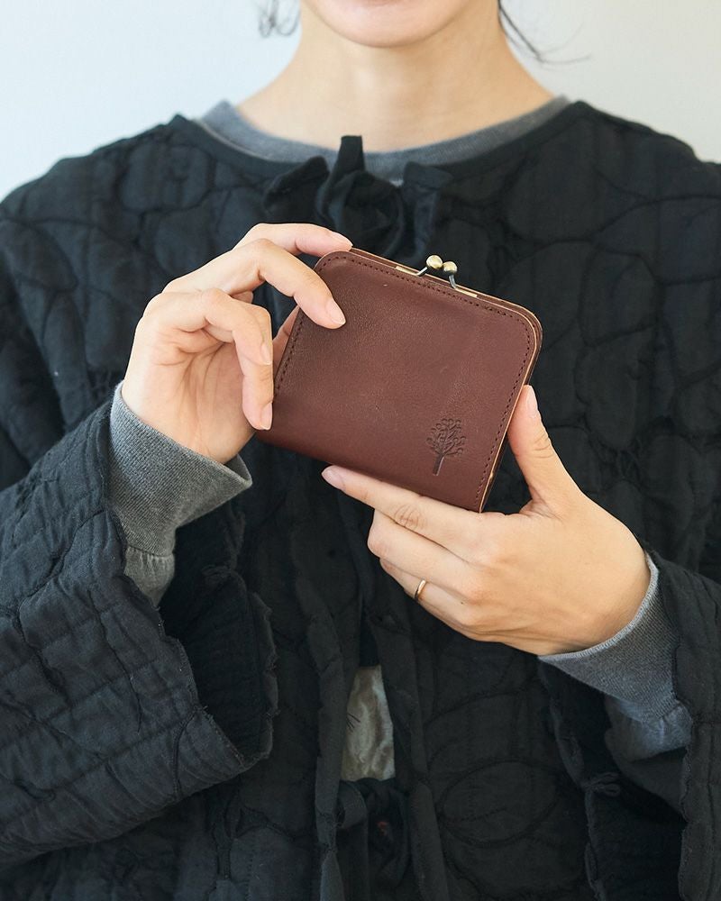スリムでコンパクトな「ドロップツリー がま口 コンパクトウォレット」