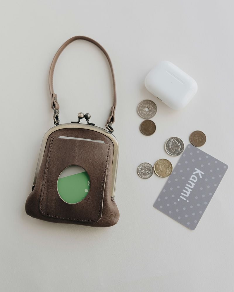 パスケースの色：モカグレー