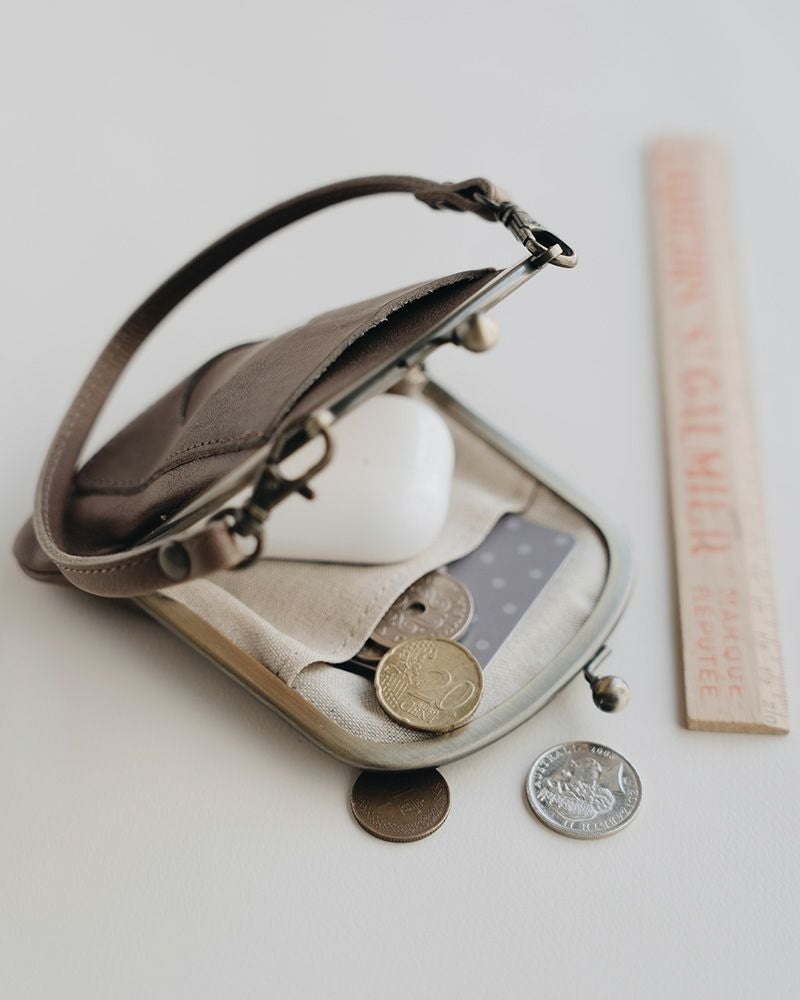 パスケースの色：モカグレー