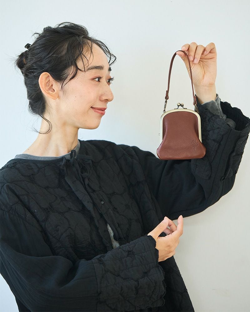 パスケースの色：ダークブラウン