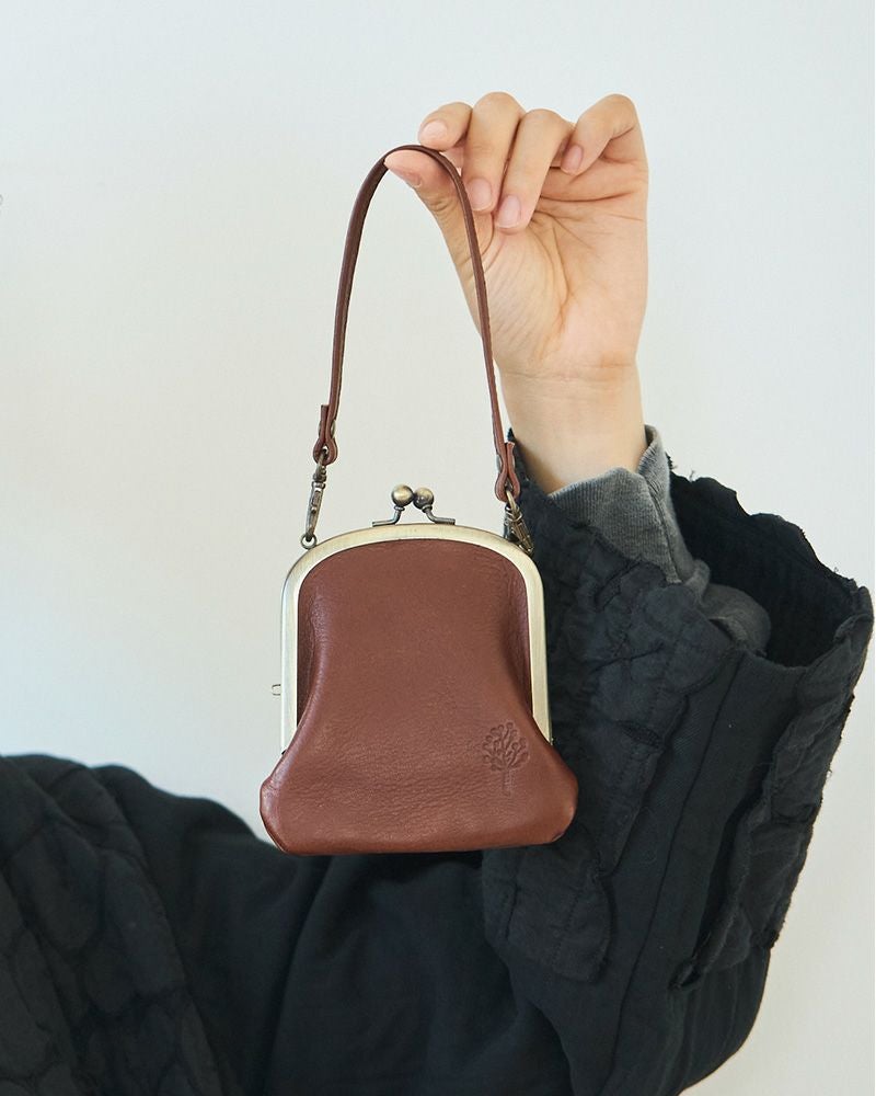 パスケースの色：ダークブラウン