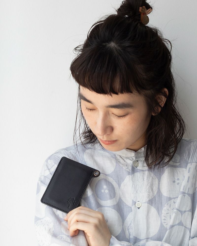 パスケースの色：クロ