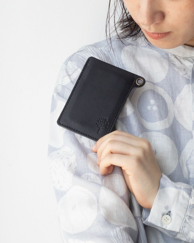 パスケースの色：クロ