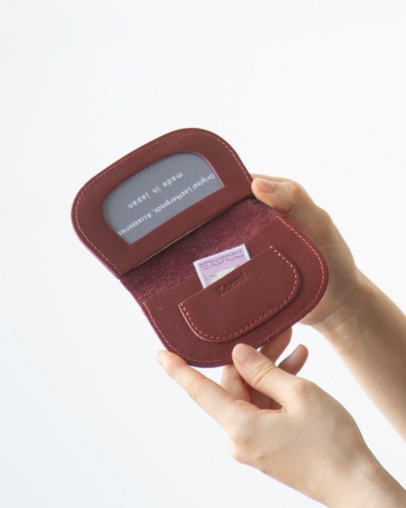 パスケースの色：チェリーレッド