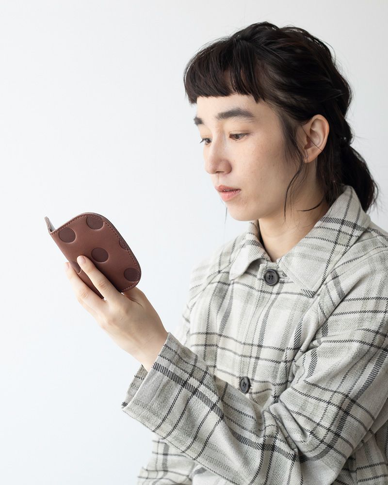 パスケースの色：ダークブラウン