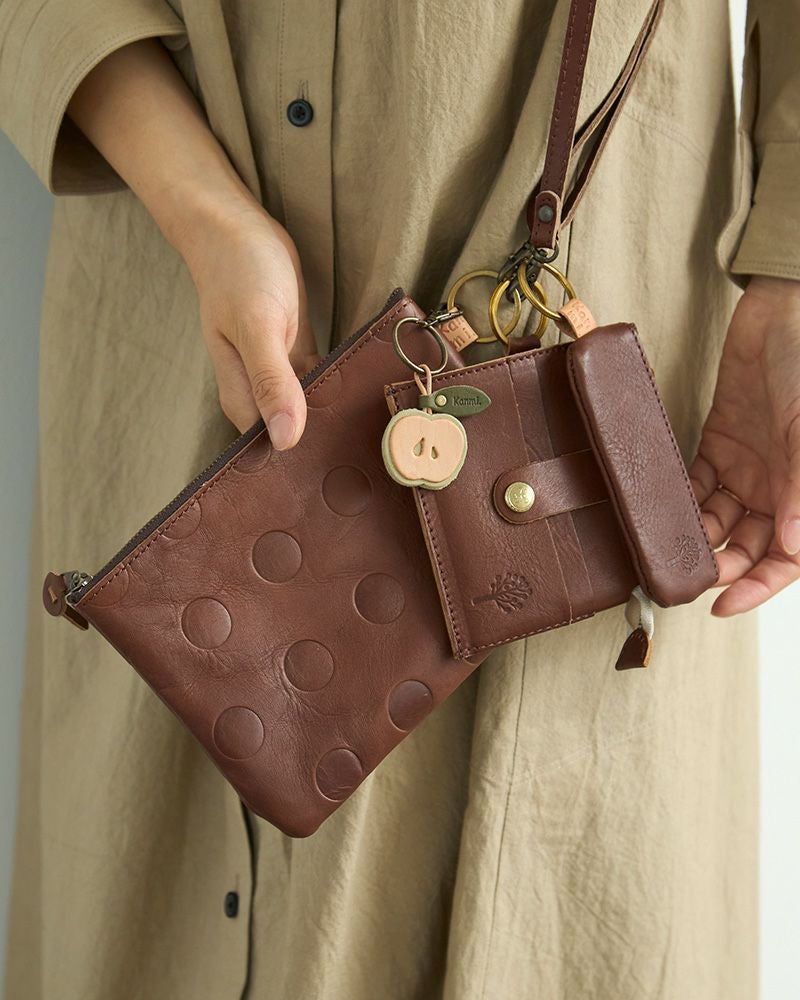 キーコインケースの色：ダークブラウン