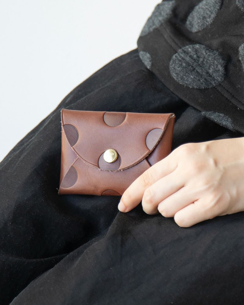 カードケースの色：ダークブラウン