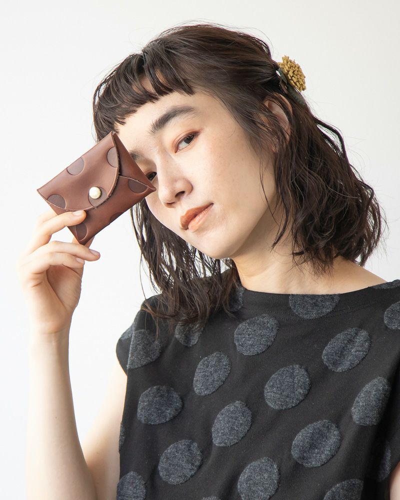 カードケースの色：ダークブラウン