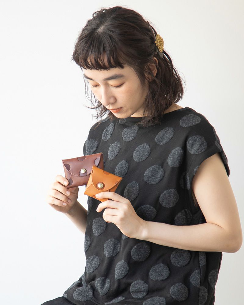 キャンディレターコインケースとセットで使うのもおすすめ／カードケースの色：ダークブラウン