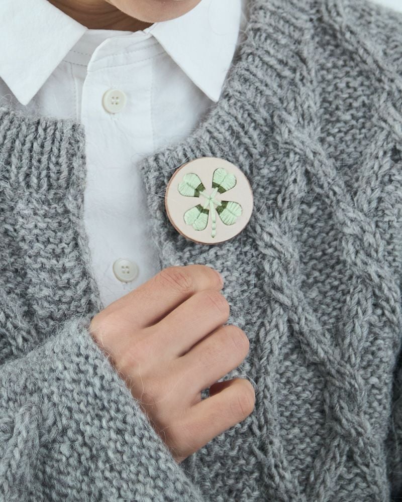 「sa i te ブローチ」クローバーバニラ