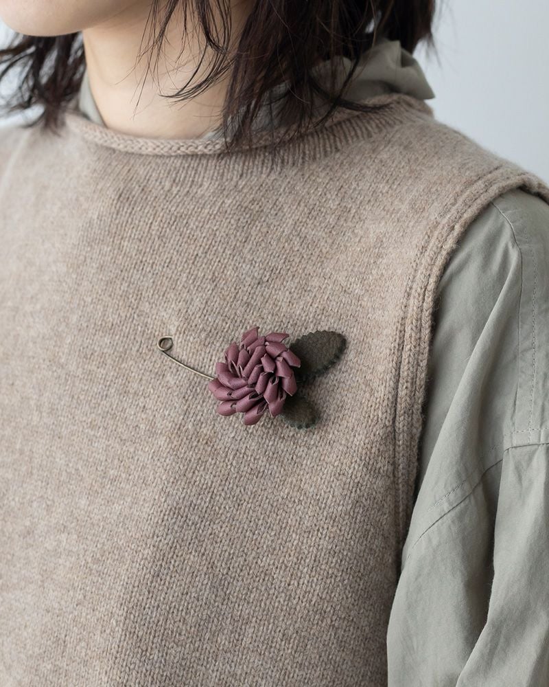 気分あがるお花モチーフ「レザーフラワー ショールピン」 | Kanmi