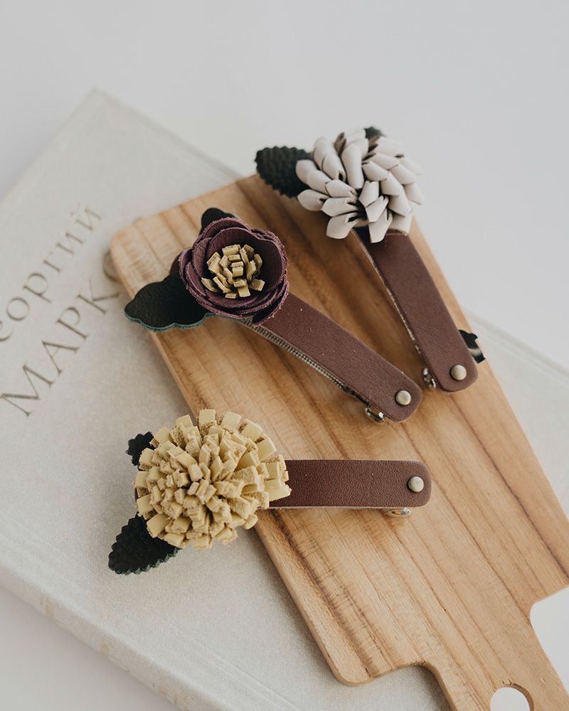 左から タンポポイエロー／ アネモネスミレ／ダリアバニラ