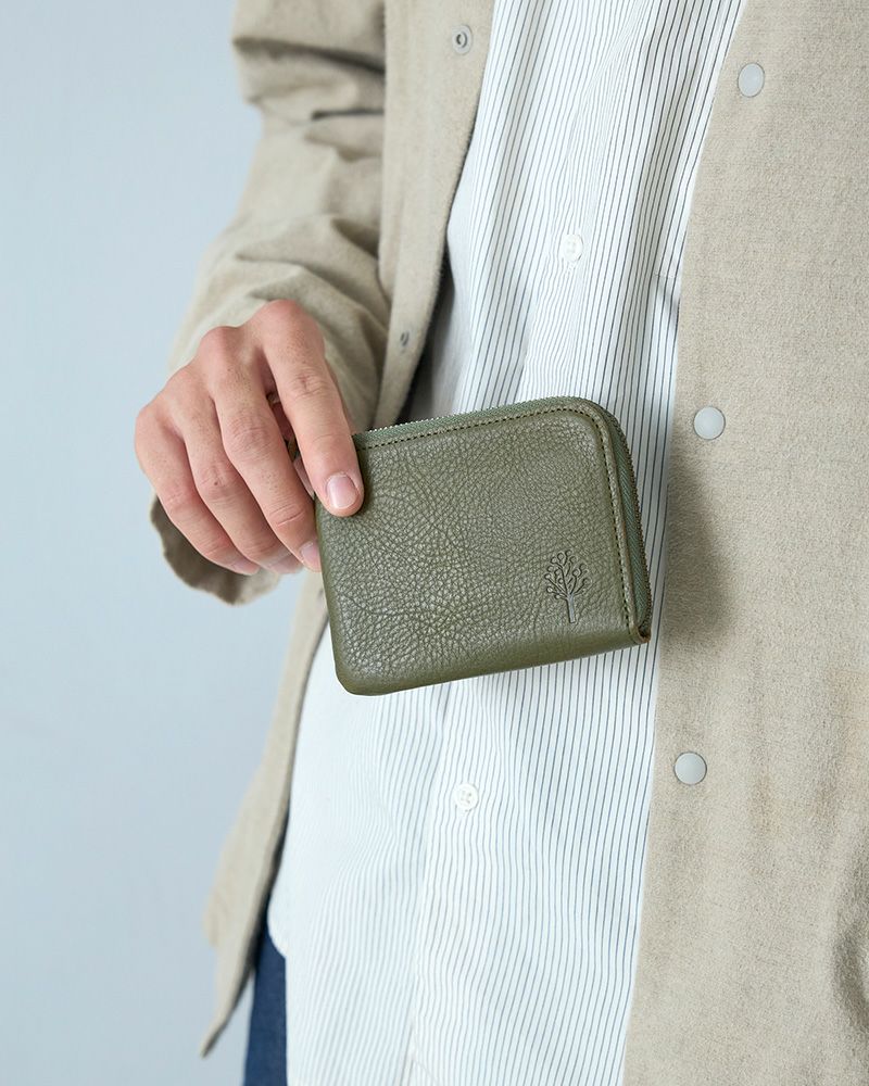 ポケットにも収まる、男性にもおすすめなショートウォレット