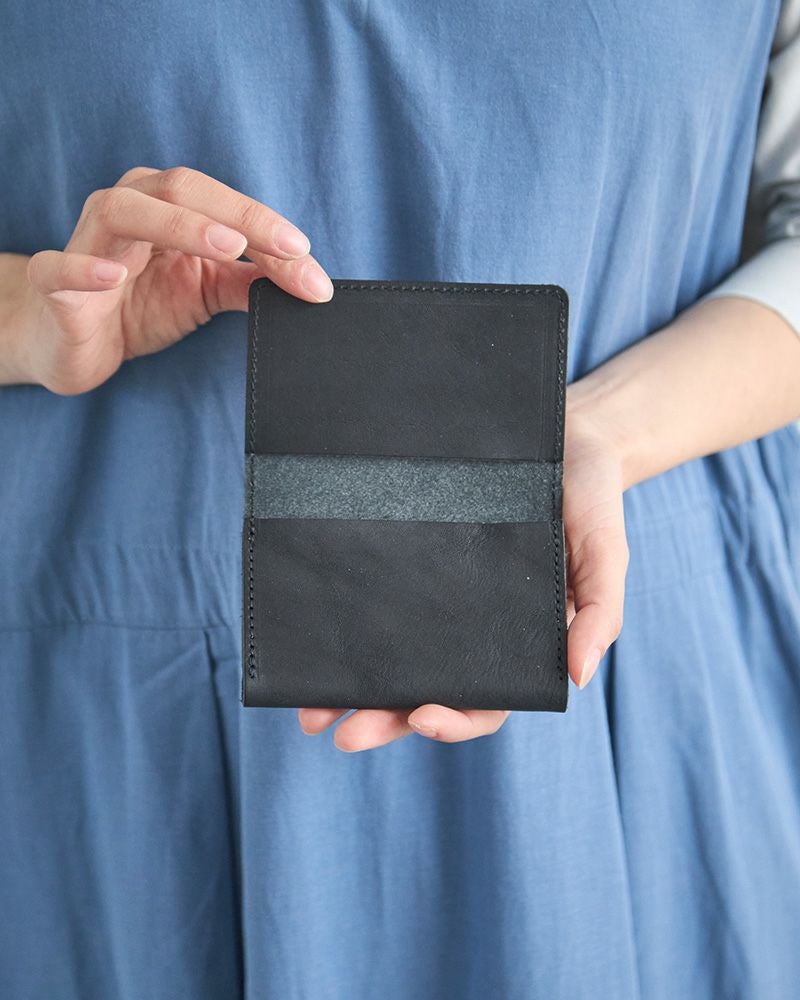 上質な革の風合いが感じられる名刺入れ、カードケースです／クロ