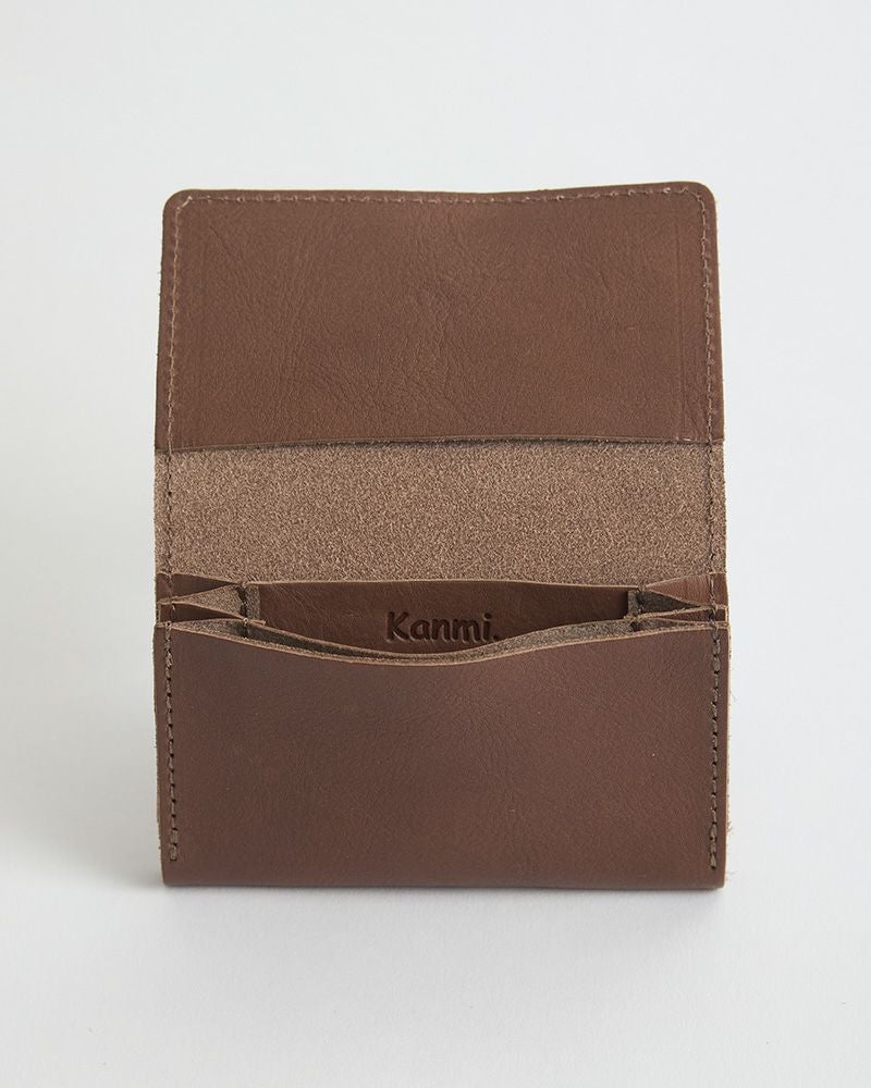 内側も革の風合いそのままに仕上げています／モカグレー